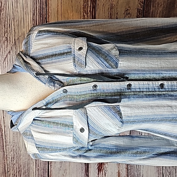 BOSTON TRADERS BLUE LONG ROLL-TAB SLEEVE LINED HOODED BUTTON-UP SHIRT - Picture 2 of 16